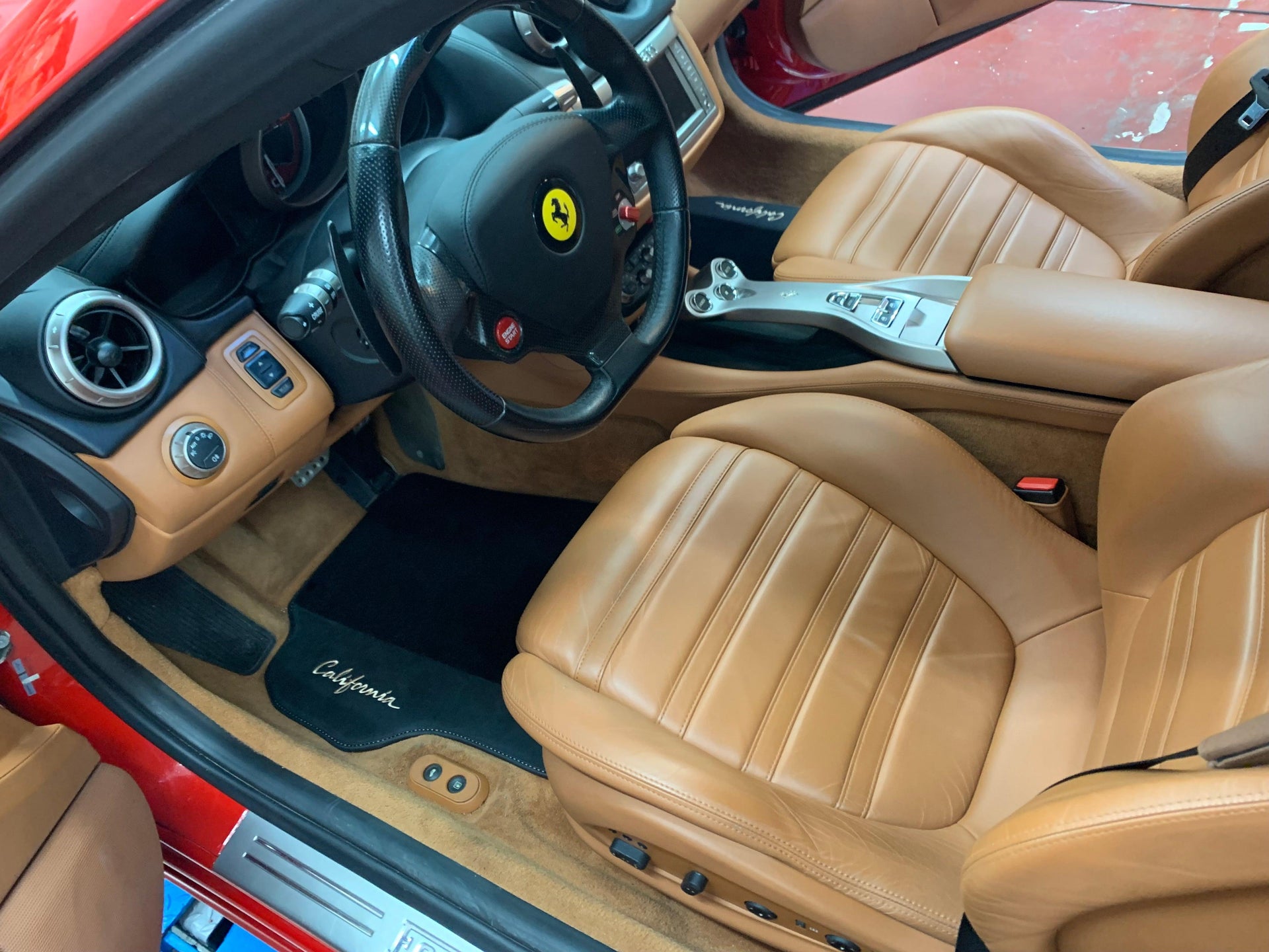 Black Floor Mats For Ferrari California 2008-2014 With Alcantara - AutoWin