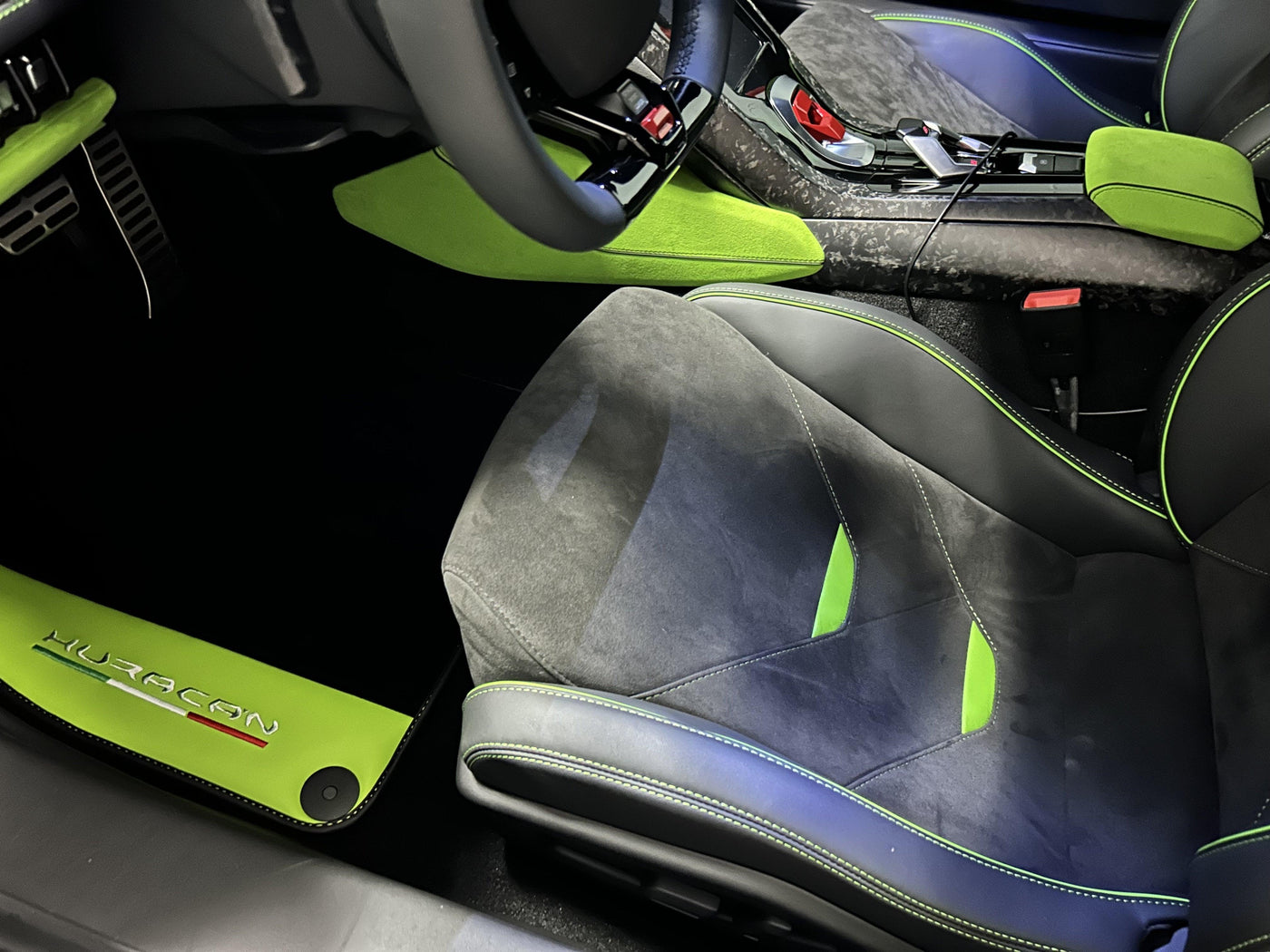 Black Floor Mats for Lamborghini Huracan 2014-2023 With Green Leather - AutoWin