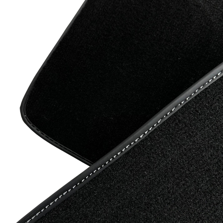 Black Floor Mats For Mitsubishi Pajero III (2000-2004) - AutoWin