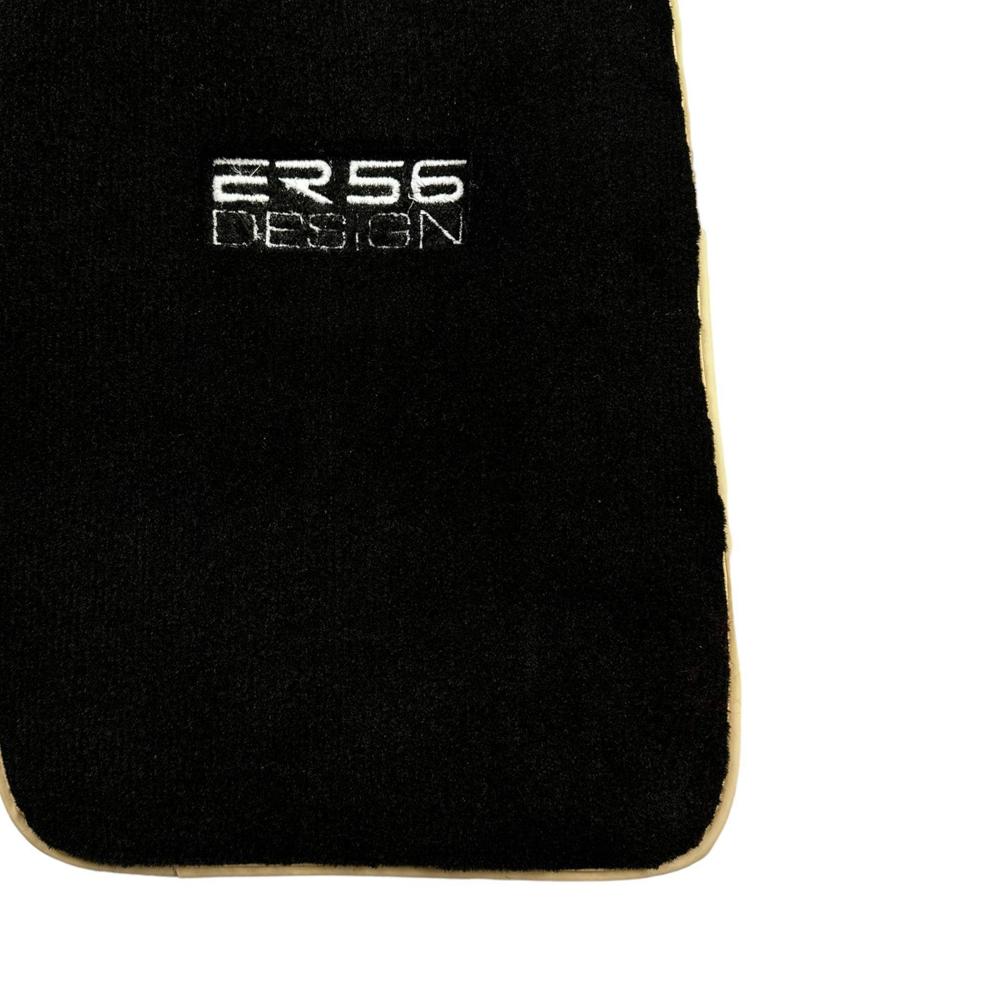 Black Floor Mats For Mitsubishi Pajero III (2000-2004) ER56 Design - AutoWin