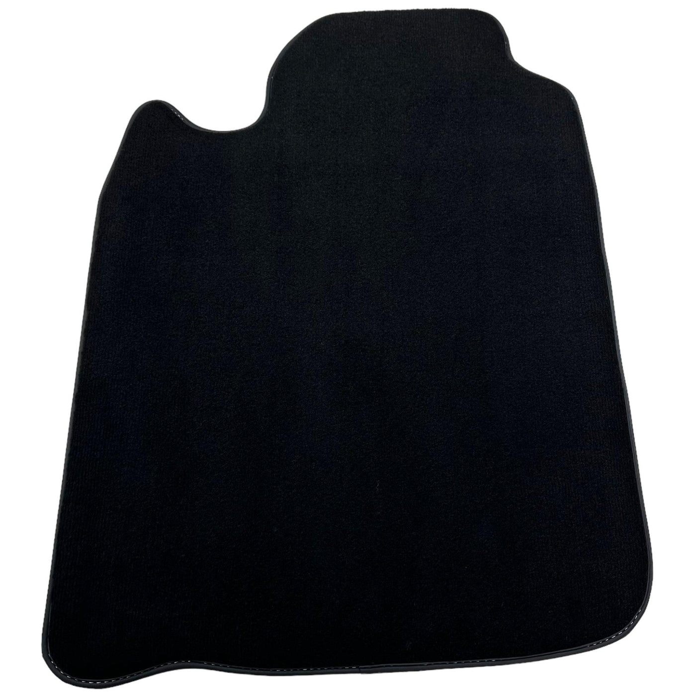 Black Floor Mats For Mitsubishi Pajero Sport (1996-2006) - AutoWin