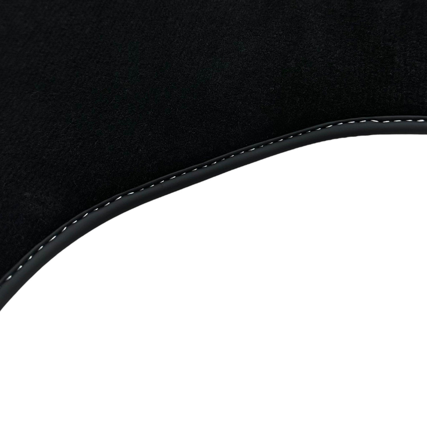 Black Floor Mats For Mitsubishi Pajero Sport (1996-2006) - AutoWin