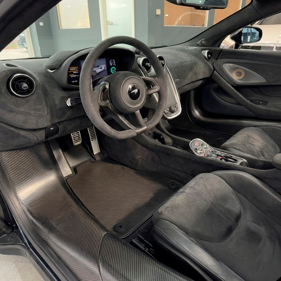 Dywaniki samochodowe dla McLaren 600LT (2018-2020) Zestaw dywaników w czarnym kolorze Na wymiar AutoWin