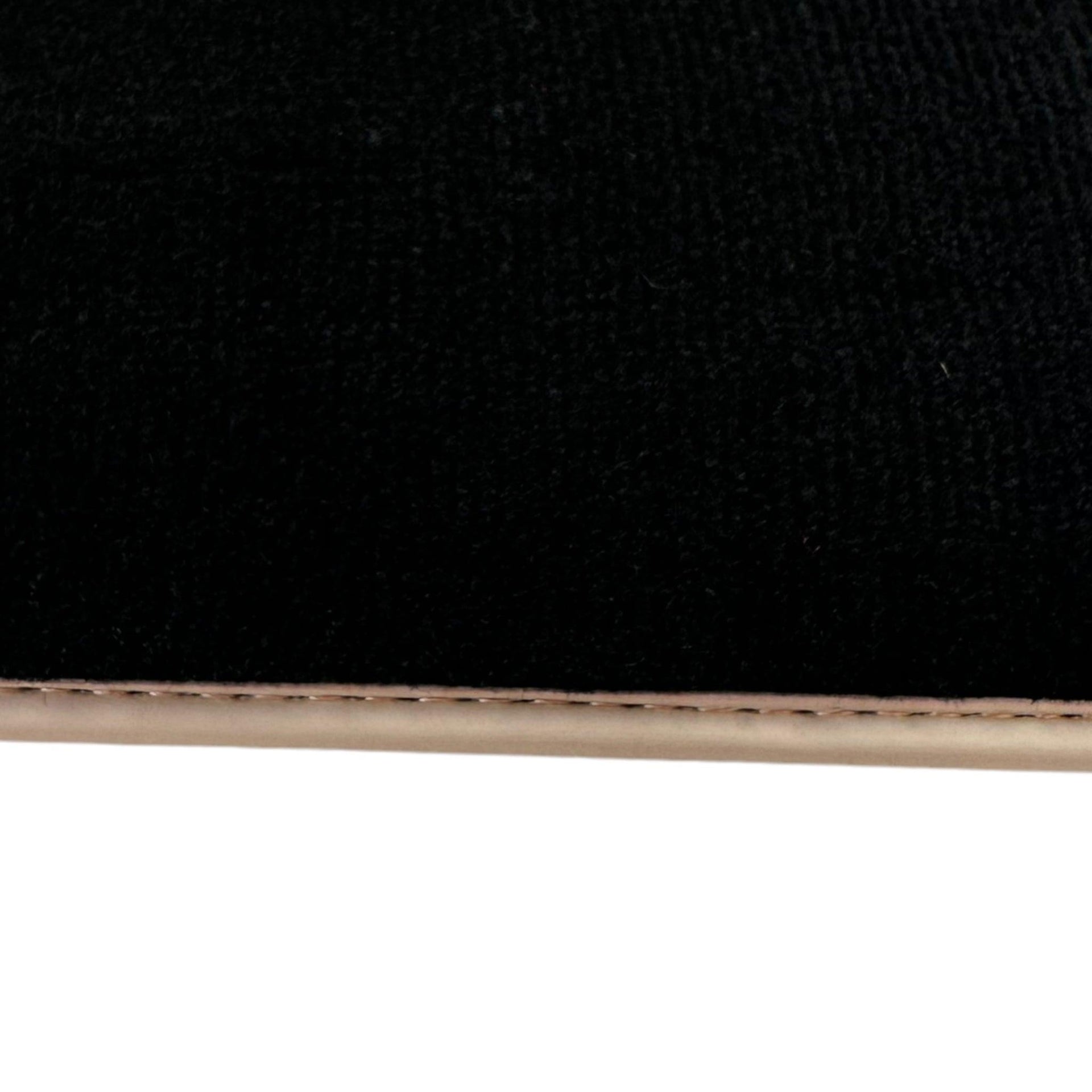 Black Floor Mats For Toyota Corolla E15 (2007-2014) - AutoWin