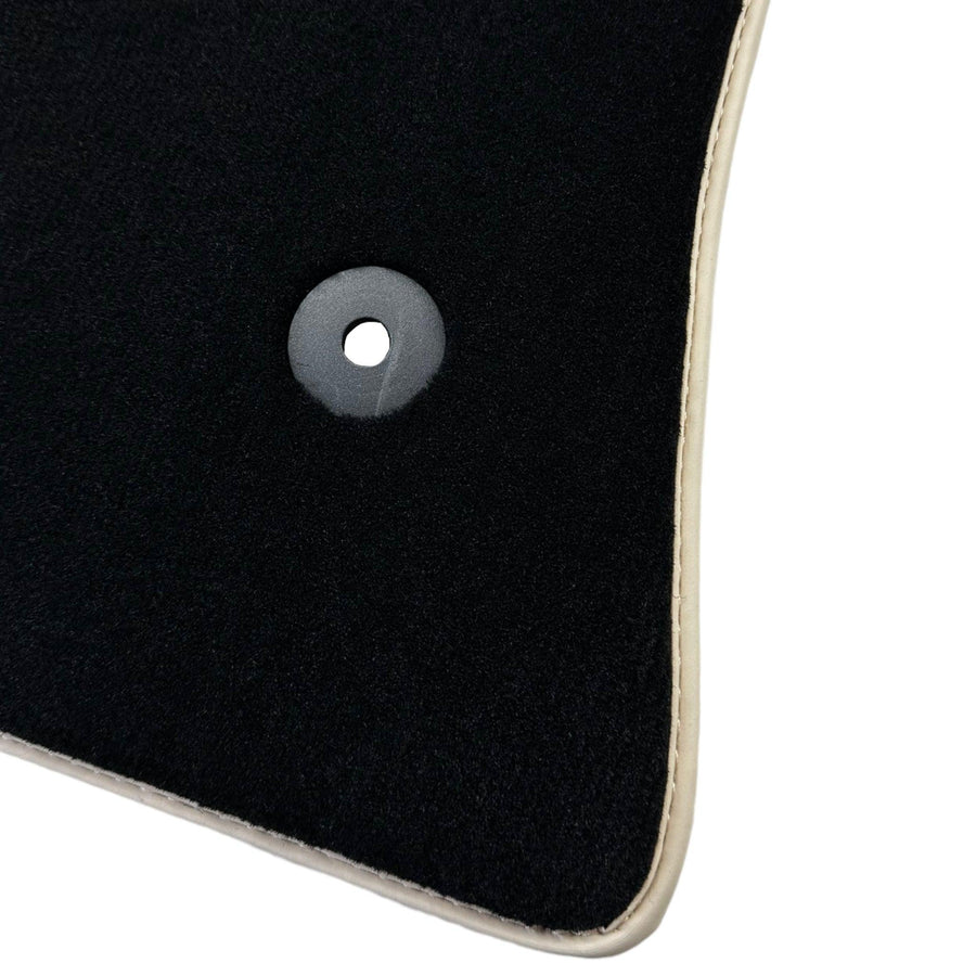 Black Floor Mats For Mitsubishi Pajero V80 (2006-2011) - AutoWin