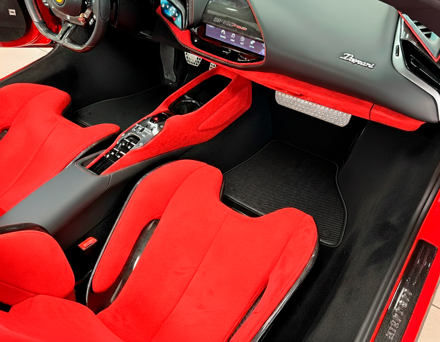 Dywaniki samochodowe do Ferrari SF90 Stradale (2019-2024) wykonane z włoskiej skóry węglowej