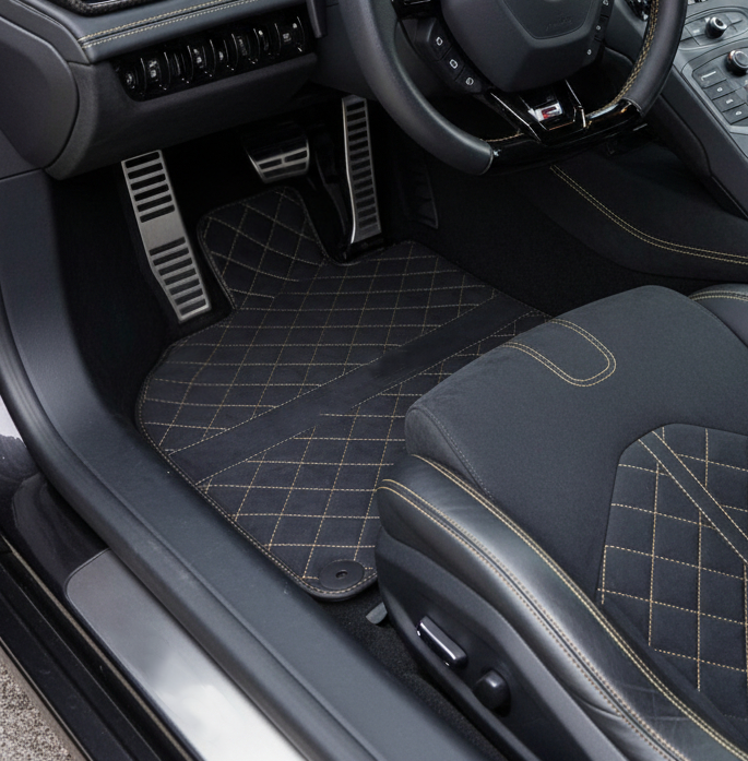 Czarne dywaniki samochodowe do Lamborghini Huracan Performante ze skóry Alcantara