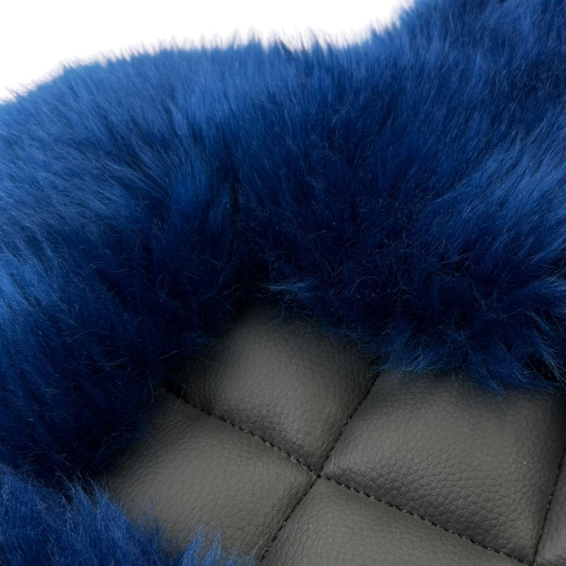 Navy Blue Sheepskin Floor Mats for Rolls Royce Wraith (2013–2023) | ER56 Design - AutoWin