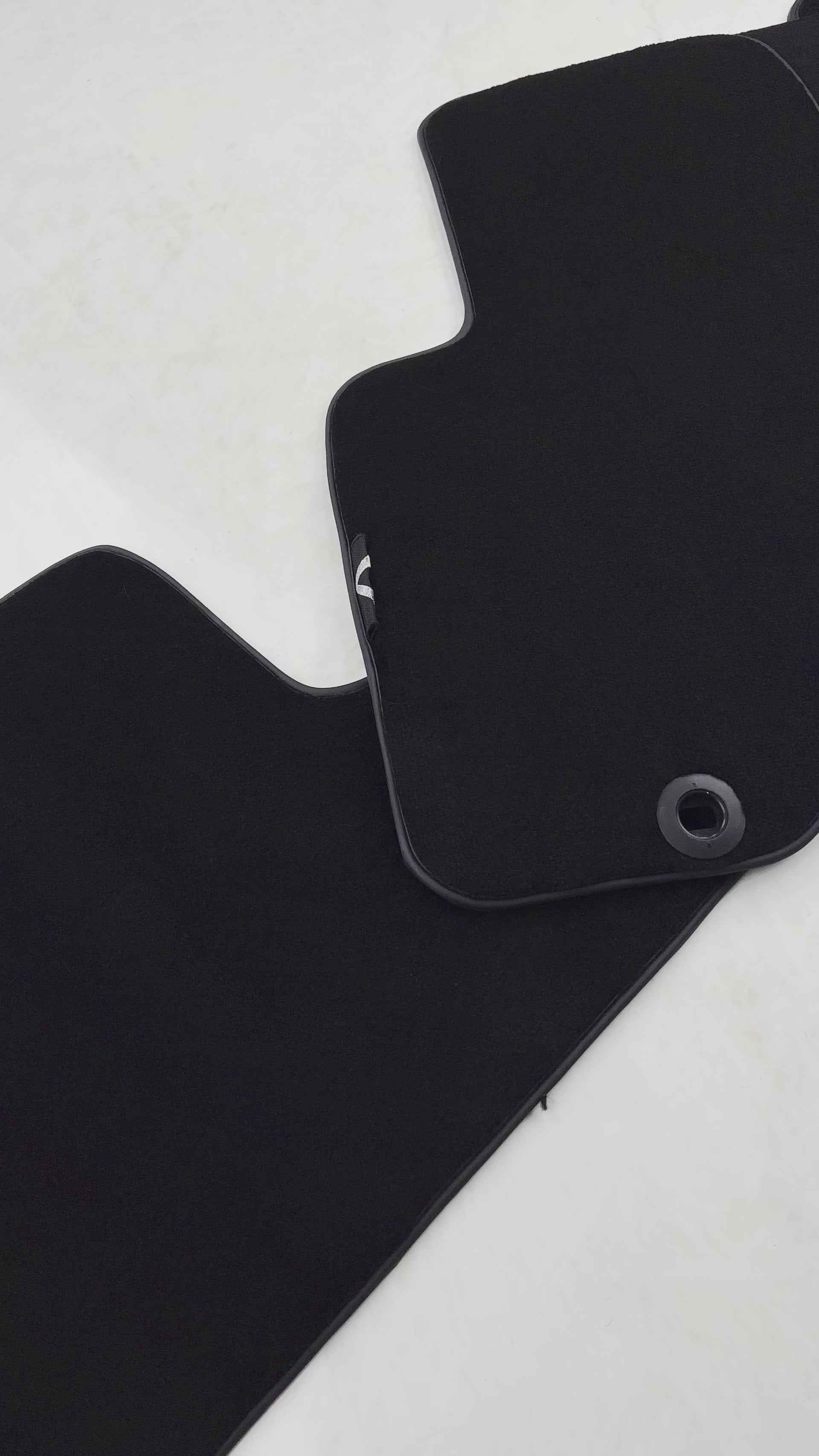 Czarne dywaniki samochodowe do Infiniti EX37 (2013-2014) - AutoWin