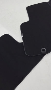 Czarne dywaniki samochodowe do Infiniti EX37 (2013-2014)