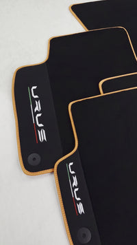 Czarne maty samochodowe do Lamborghini Urus z Alcantarą