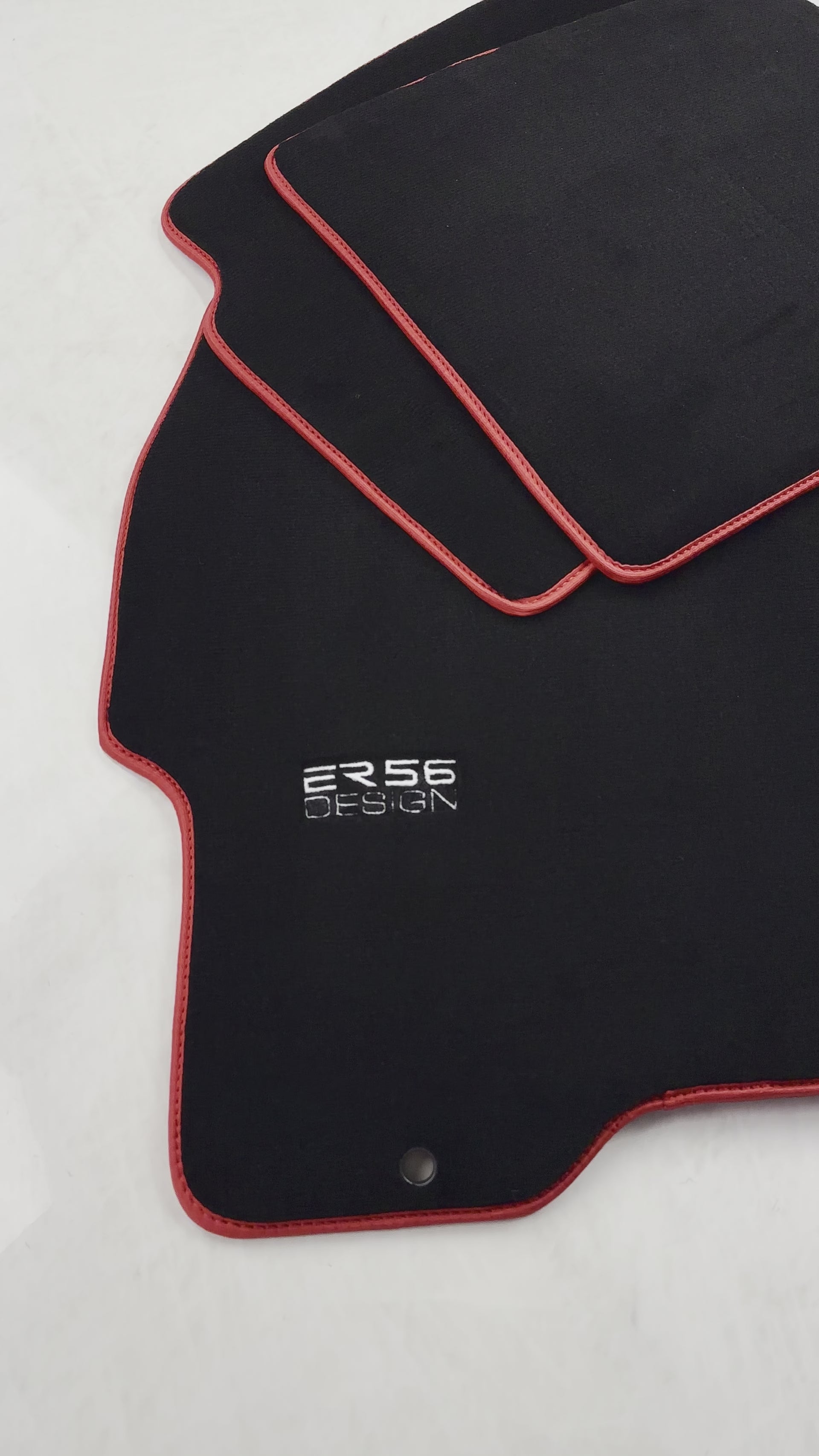 Czarne dywaniki samochodowe do Hondy Civic VI (1995-2000) projekt ER56 z czerwonym wykończeniem - ER56 Design