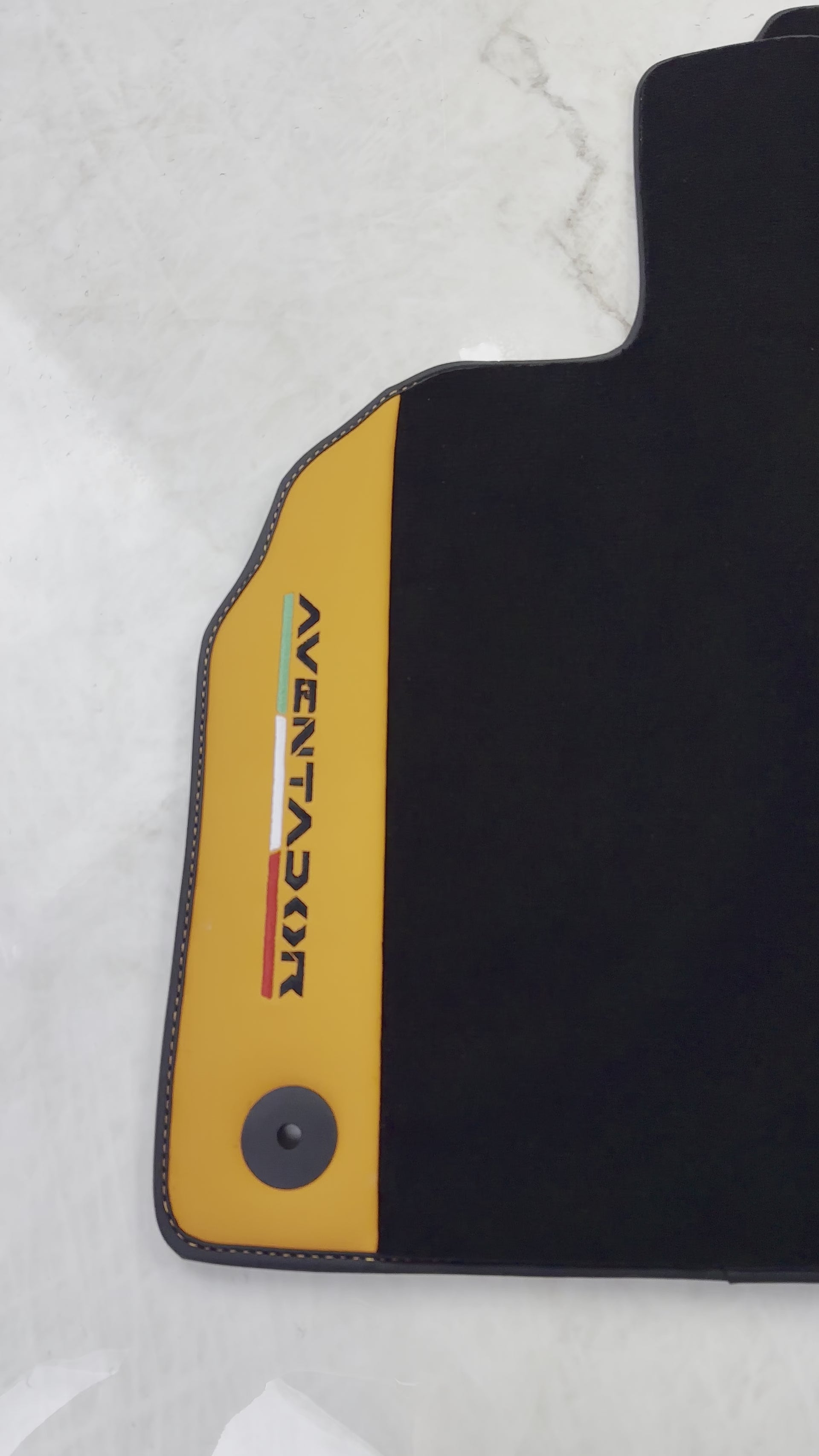 Czarne dywaniki samochodowe do Lamborghini Aventador z pomarańczową (Arancia Leonis) skórą Nappa - AutoWin.EU