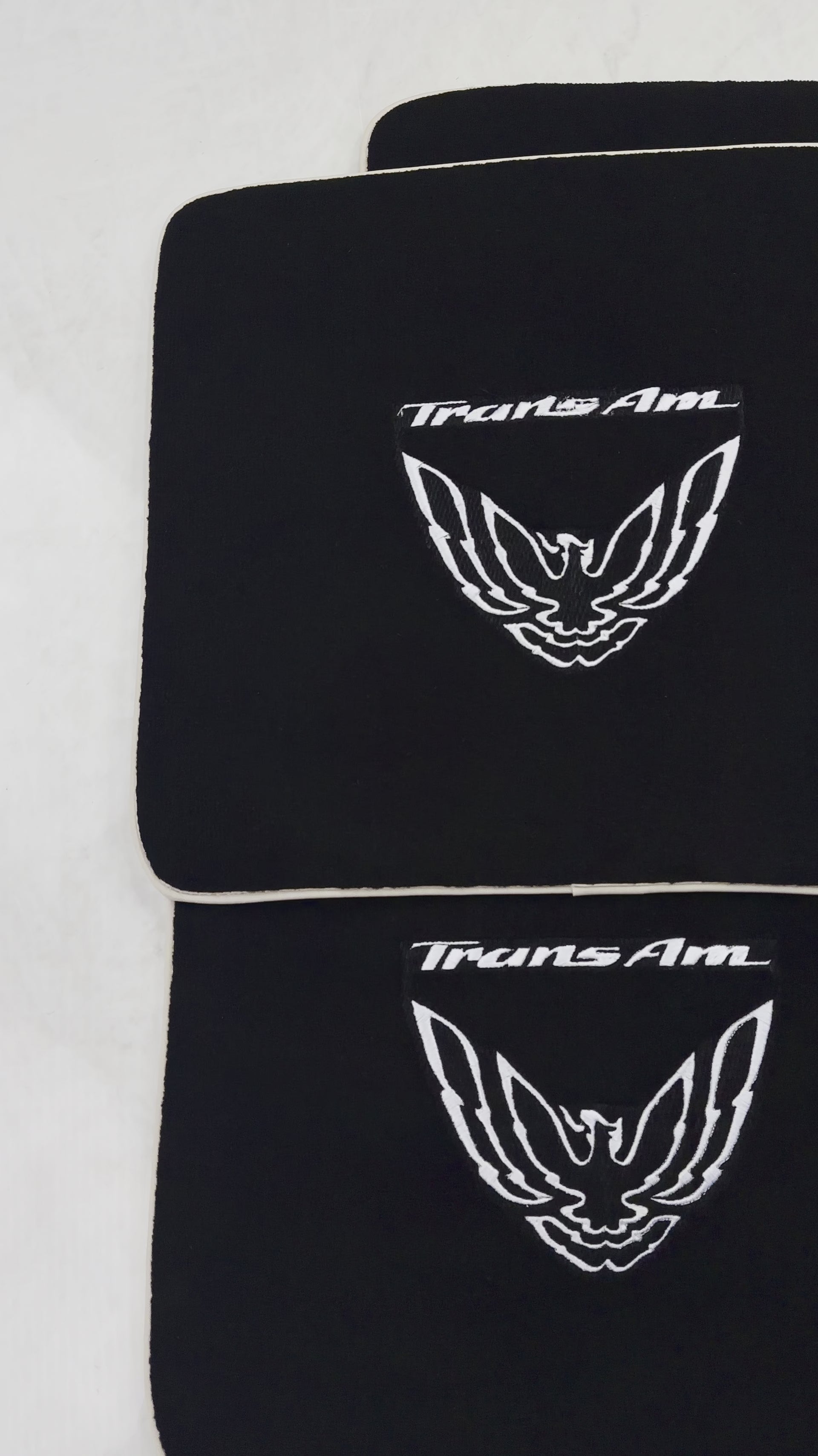 Czarne dywaniki samochodowe z beżowym wykończeniem dla Pontiac pierwszej generacji FireBird (1967-1969) Trans Am - AutoWin