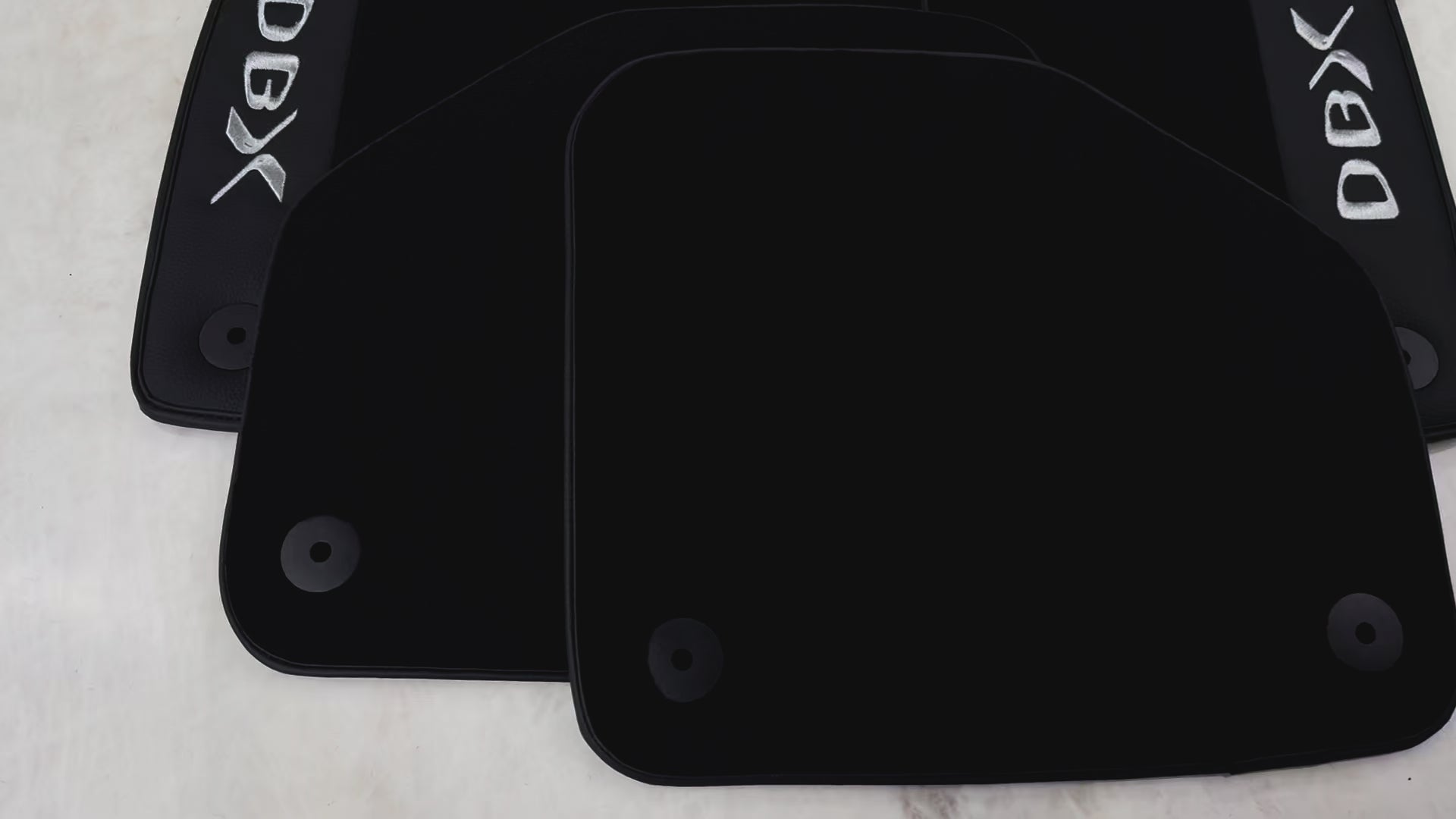 Czarne dywaniki samochodowe do Aston Martin DBX (2020-2023) ze skóry - AutoWin