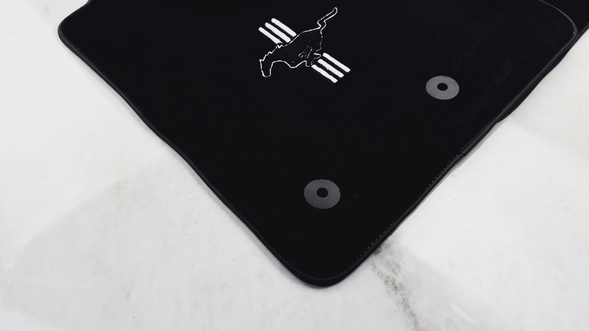 Czarne dywaniki samochodowe do Ford Mustang GT500 Shelby (2015-2021) - AutoWin.EU