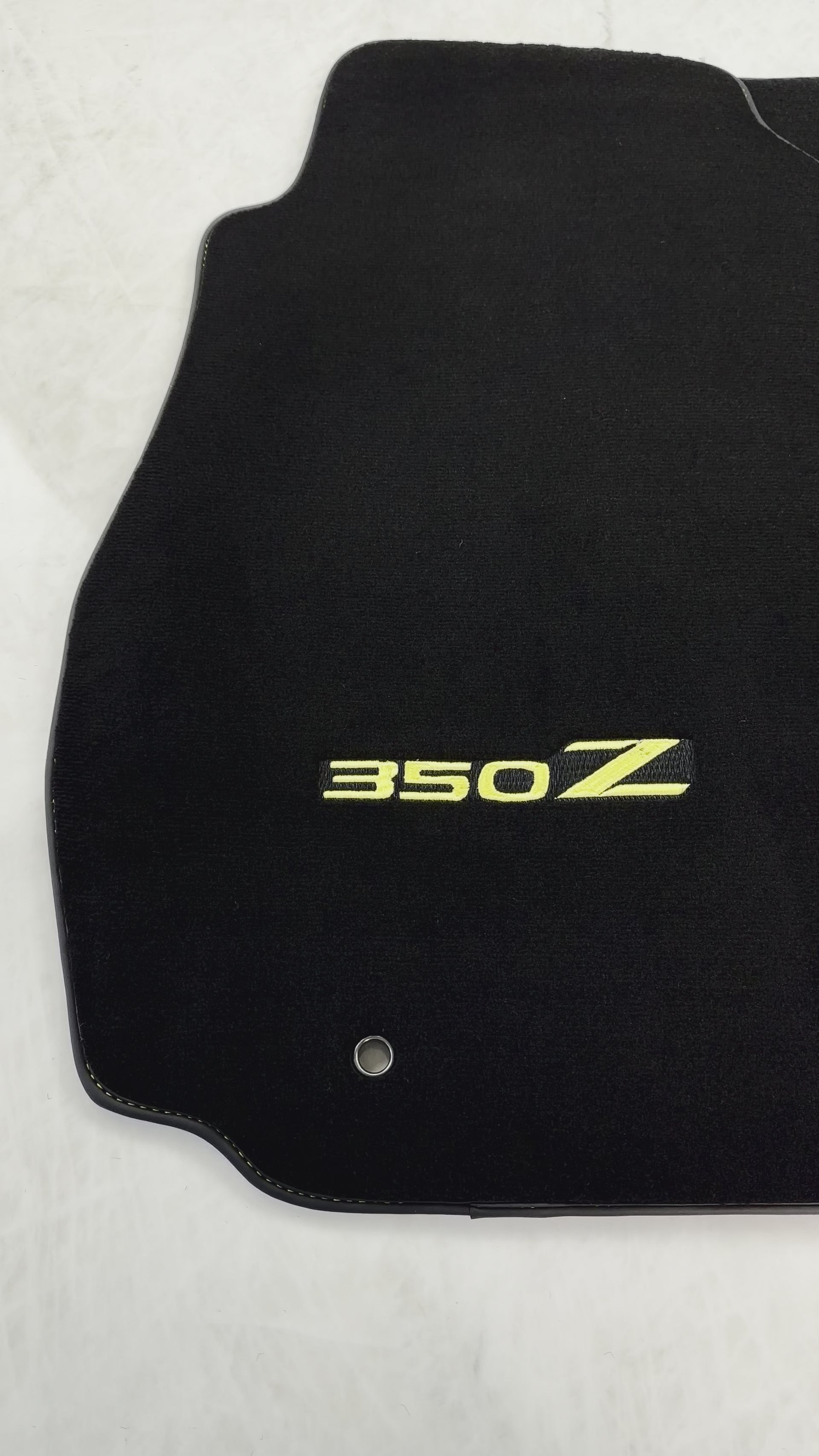 Black Floor Mats For Nissan 350Z (2003-2008) - AutoWin
