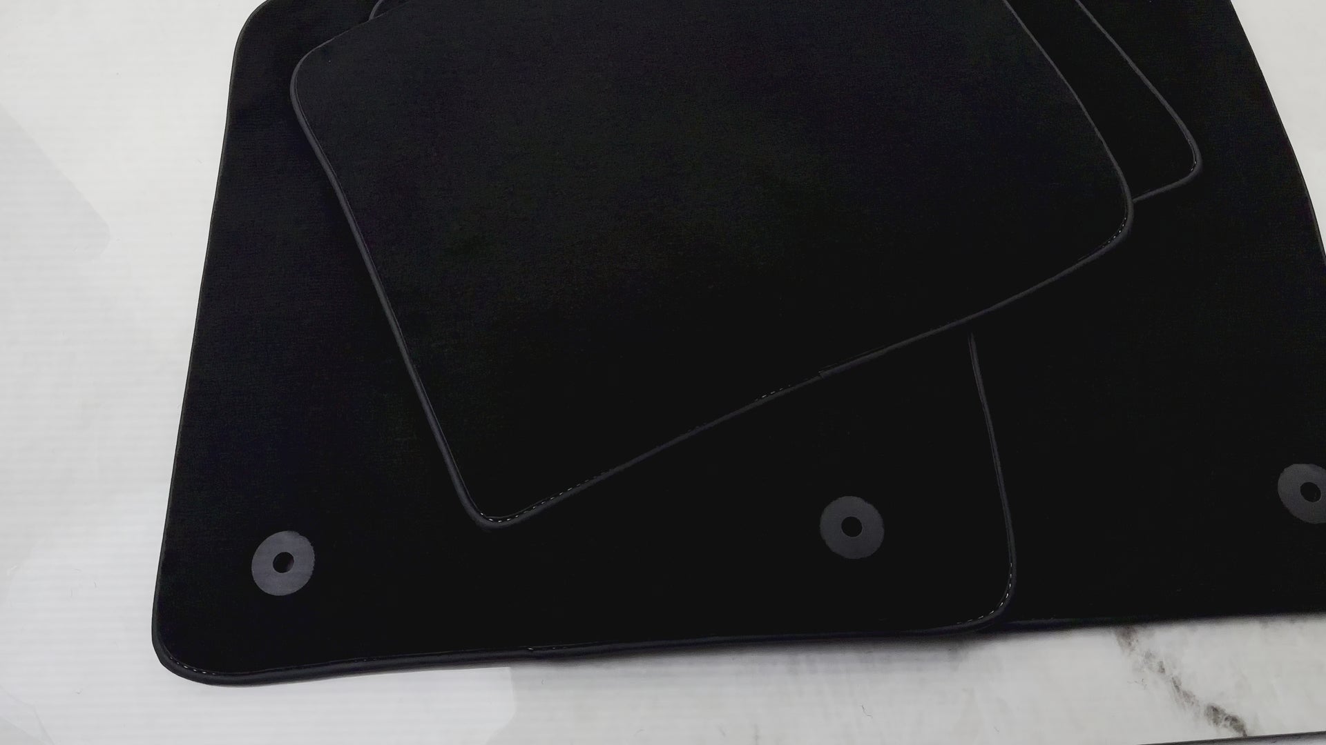 Czarne maty samochodowe dla Fisker Karma (2011-2012) - AutoWin