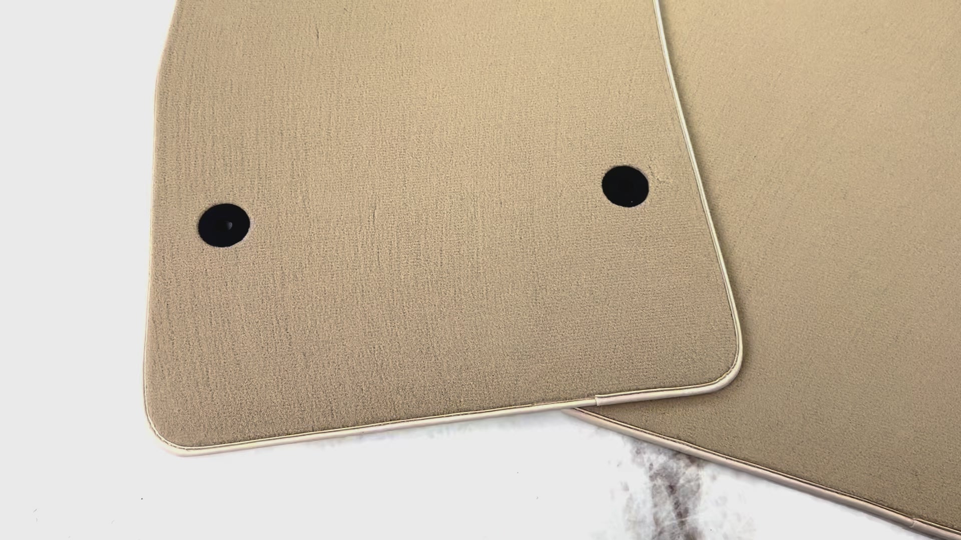 Beżowe dywaniki do samochodu dla Chevrolet Corvette C7 Targa Top (2014-2019) z beżowym wykończeniem - AutoWin