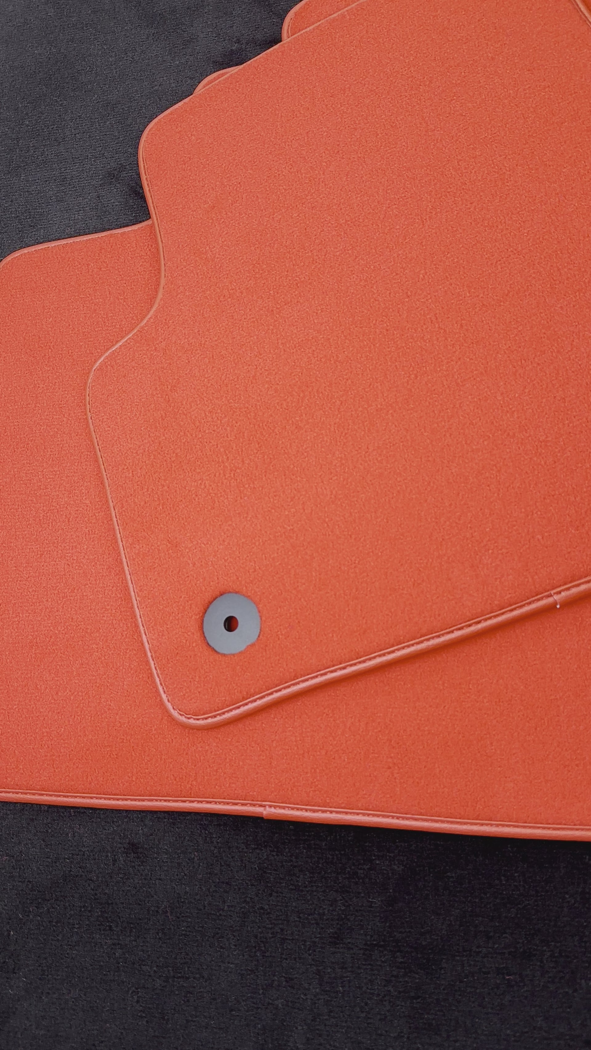 Czerwone maty samochodowe dla Bentley Bentayga (2015-2023) - AutoWin