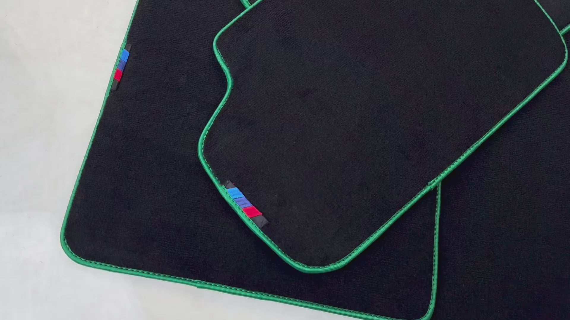 Czarne dywaniki do BMW serii 5 G30 | Zielone wykończenie - AutoWin