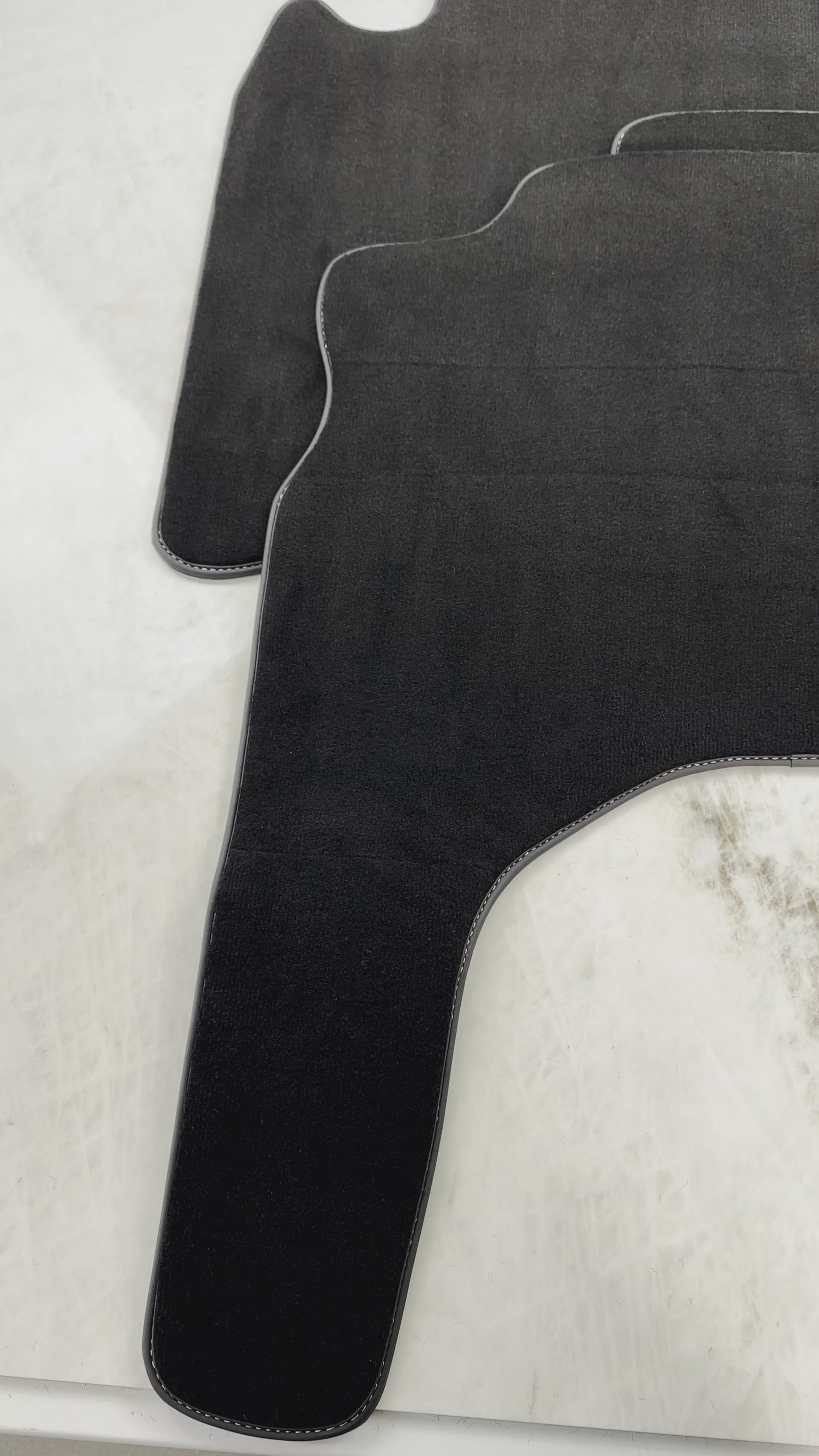 Czarne dywaniki samochodowe dla Mitsubishi Pajero Sport (1996-2006) - AutoWin