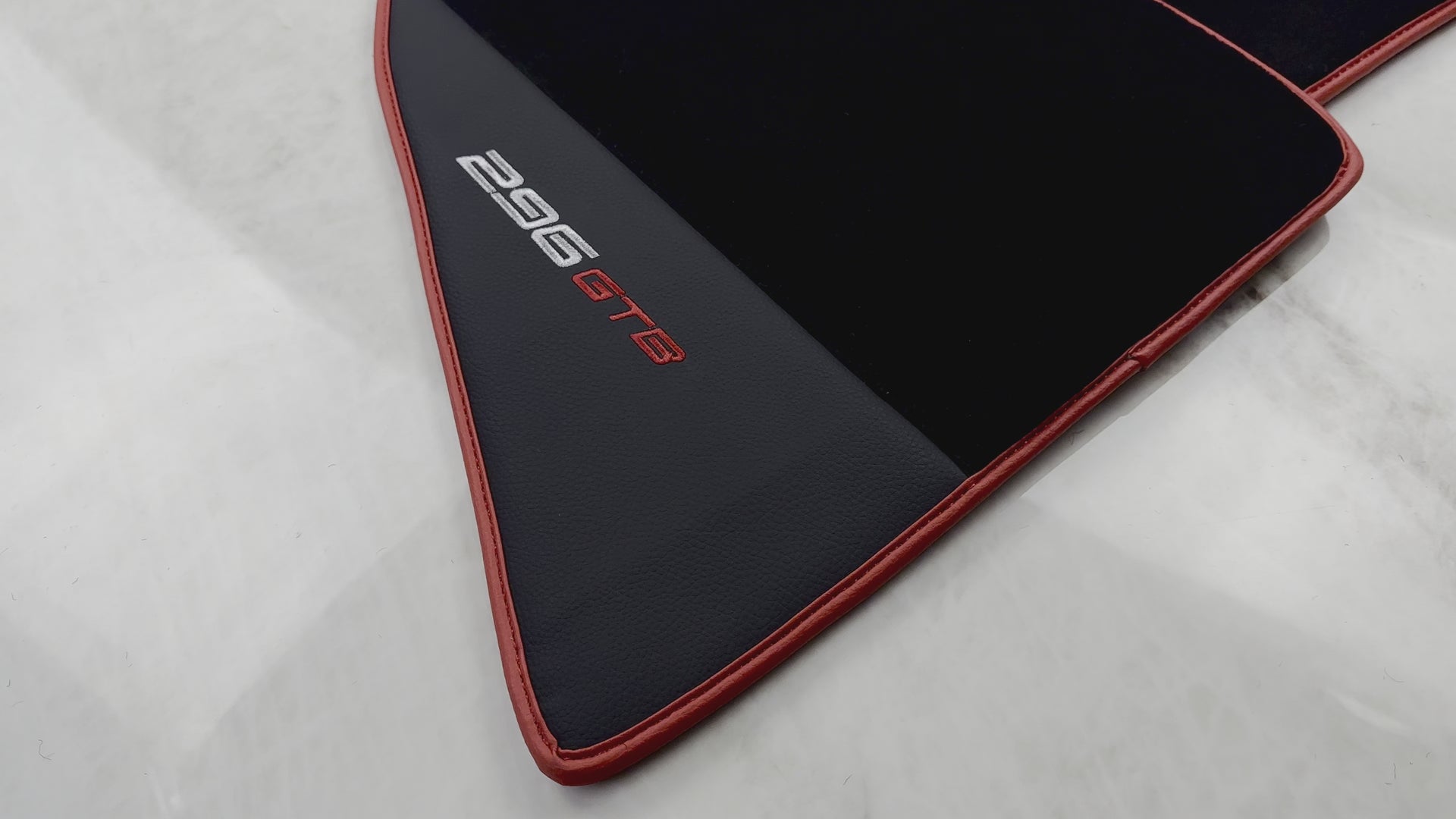 Czarne dywaniki samochodowe do Ferrari 296 GTB (2022-2025) ze skórą i czerwonym wykończeniem - AutoWin