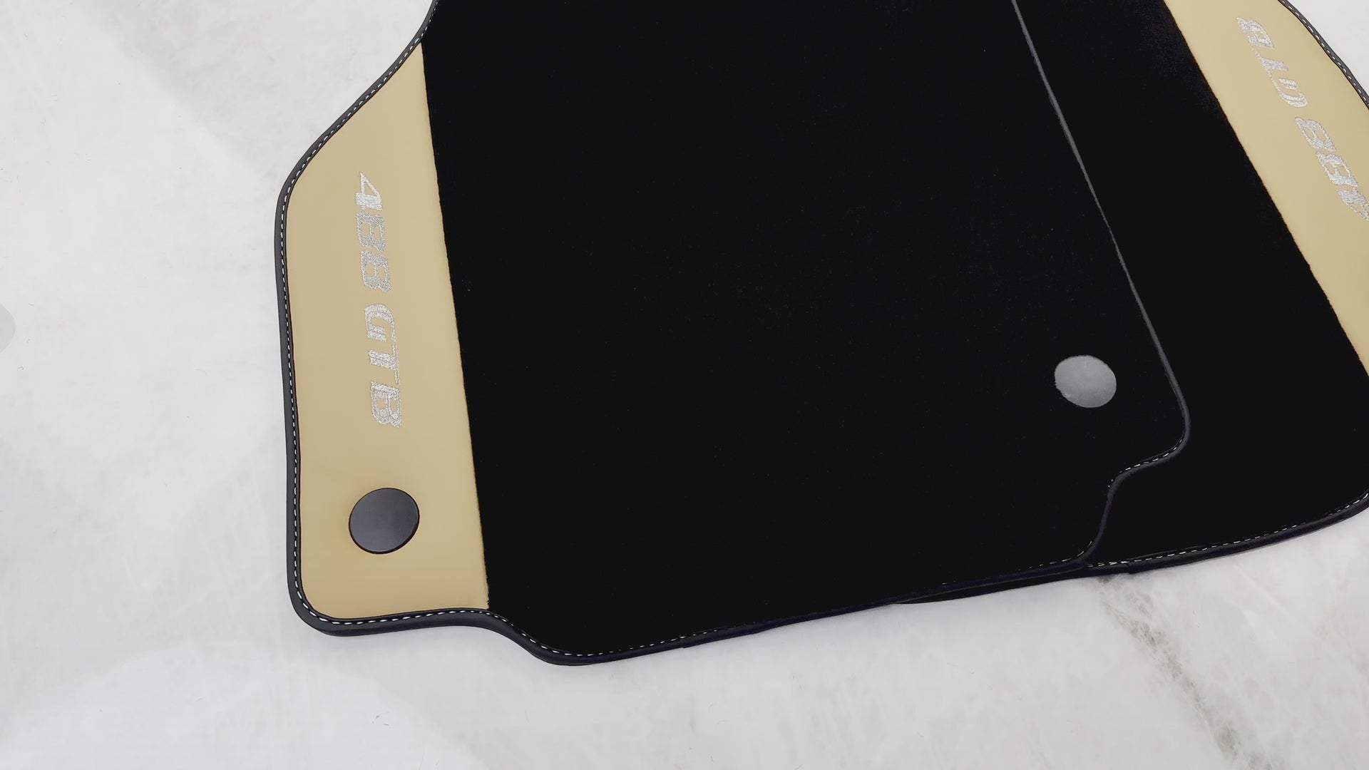 Czarne maty samochodowe dla Ferrari 488 GTB (2015-2022) z beżową skórą Nappa Tradizione - AutoWin