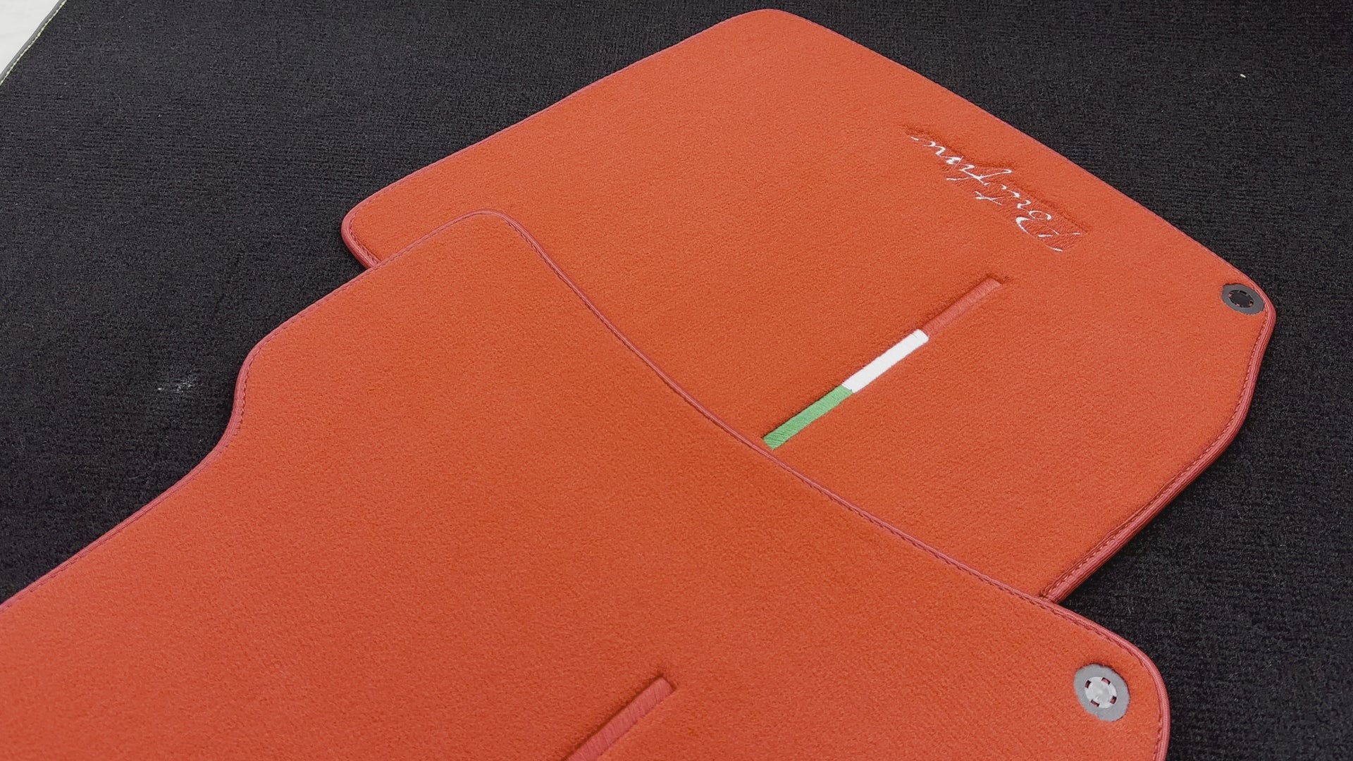 Czerwone dywaniki samochodowe dla Ferrari Portofino (2018-2023) Edycja włoska - AutoWin