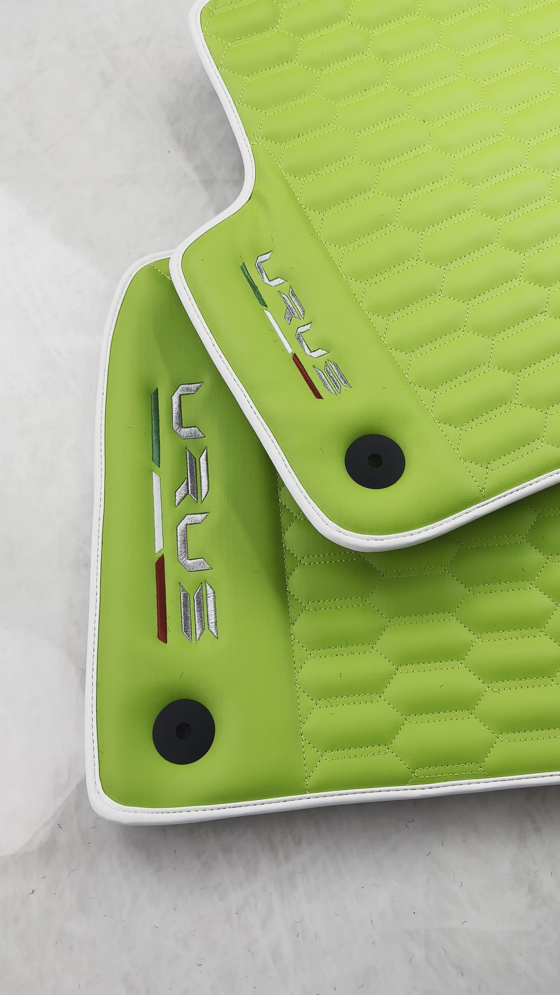 Zielone skórzane dywaniki samochodowe do Lamborghini Urus (2018-2026) Design ER56 - AutoWin.EU