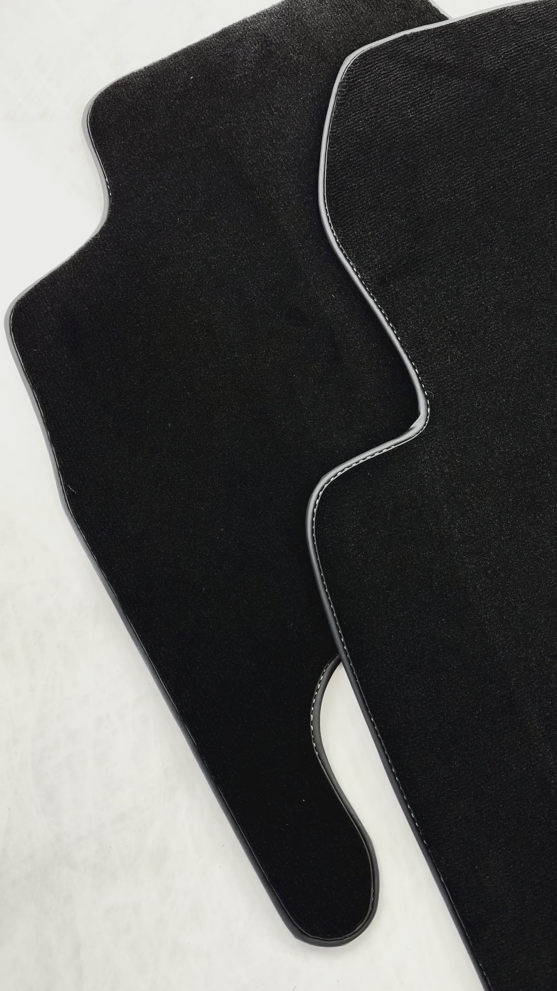 Black Floor Mats For Toyota Land Cruiser 200 (2008-2012) - AutoWin