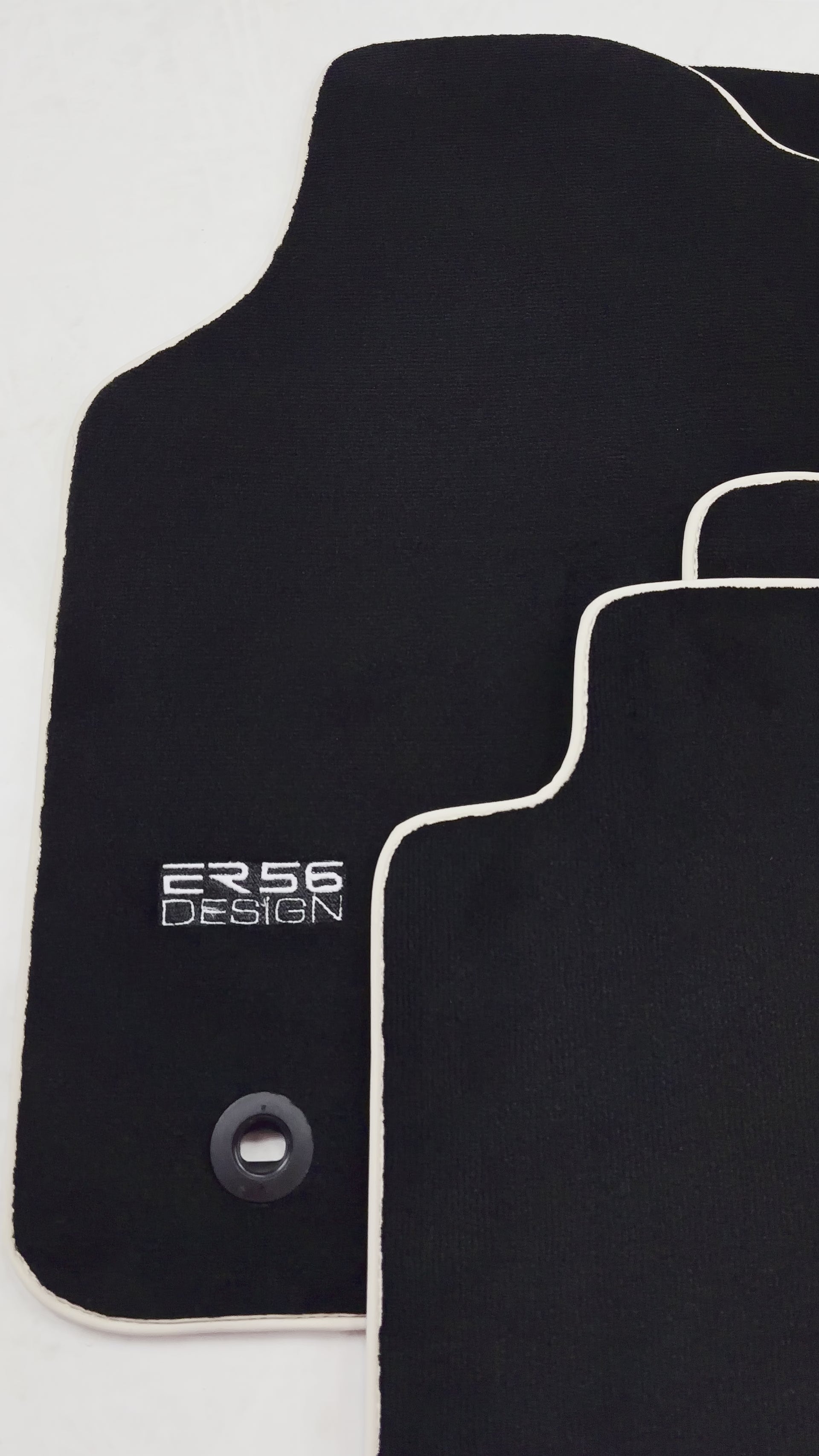 Czarne wykładziny samochodowe do Toyoty Hilux (2005-2015) design ER56 - ER56 Design