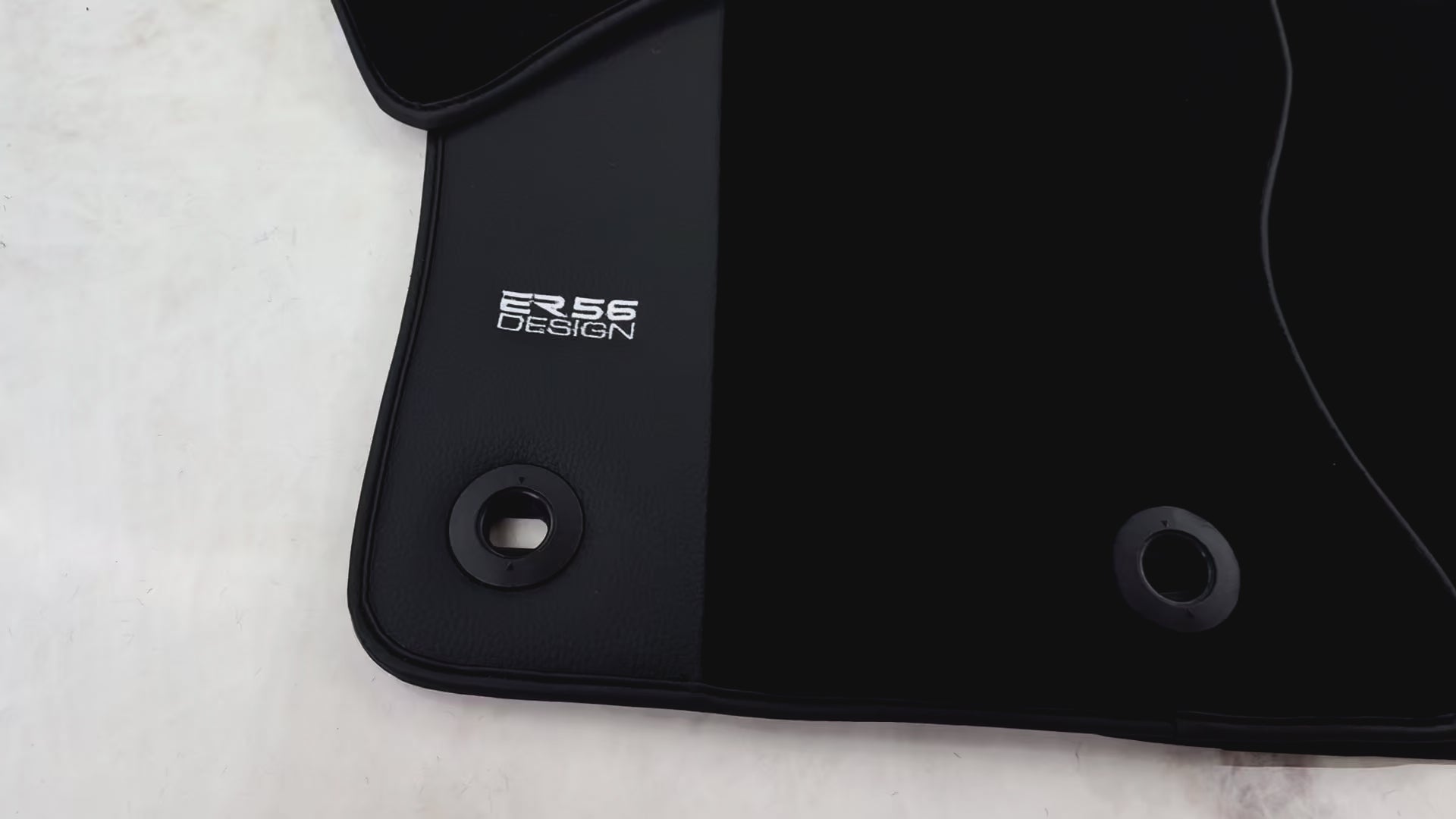 Czarne maty samochodowe do Jaguar F-Pace (2016-2024) z skórzanymi krawędziami od ER56 Design - ER56 Design