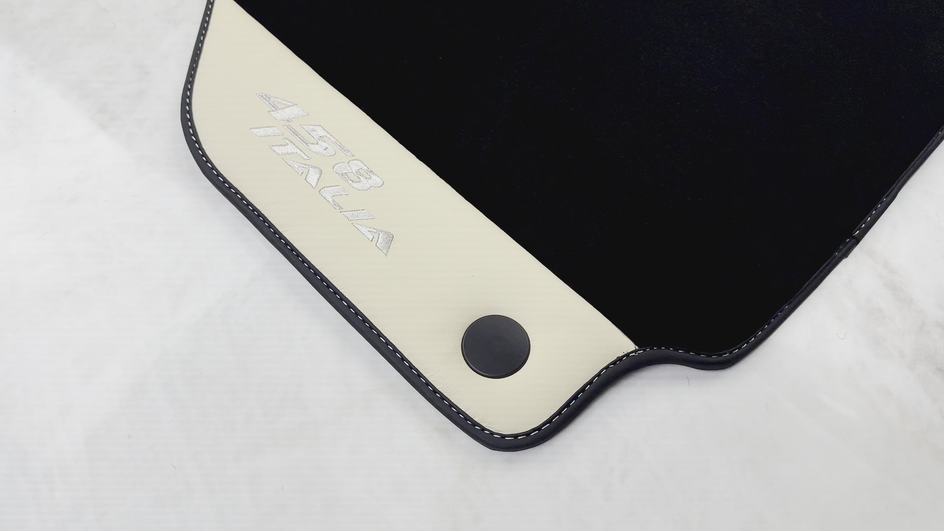 Czarne maty samochodowe do Ferrari 458 Italia (2009-2015) z skórą Crema Nappa - AutoWin