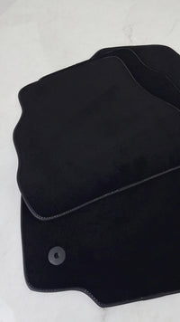 Czarne dywaniki samochodowe do Forda B-Max (2012-2017)