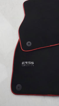 Czarne dywaniki samochodowe do Audi A6 - C8 Sedan (2018-2023) Design ER56 z czerwonym wykończeniem