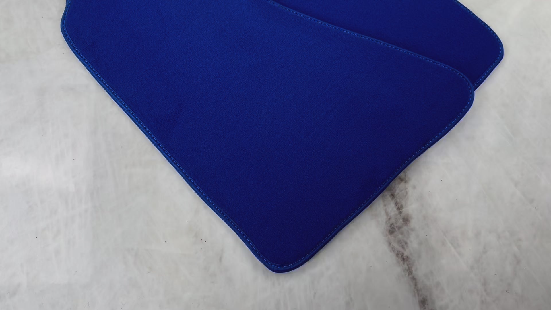 Niebieskie dywaniki samochodowe do Chevrolet Corvette C4 (1984-1996) - AutoWin