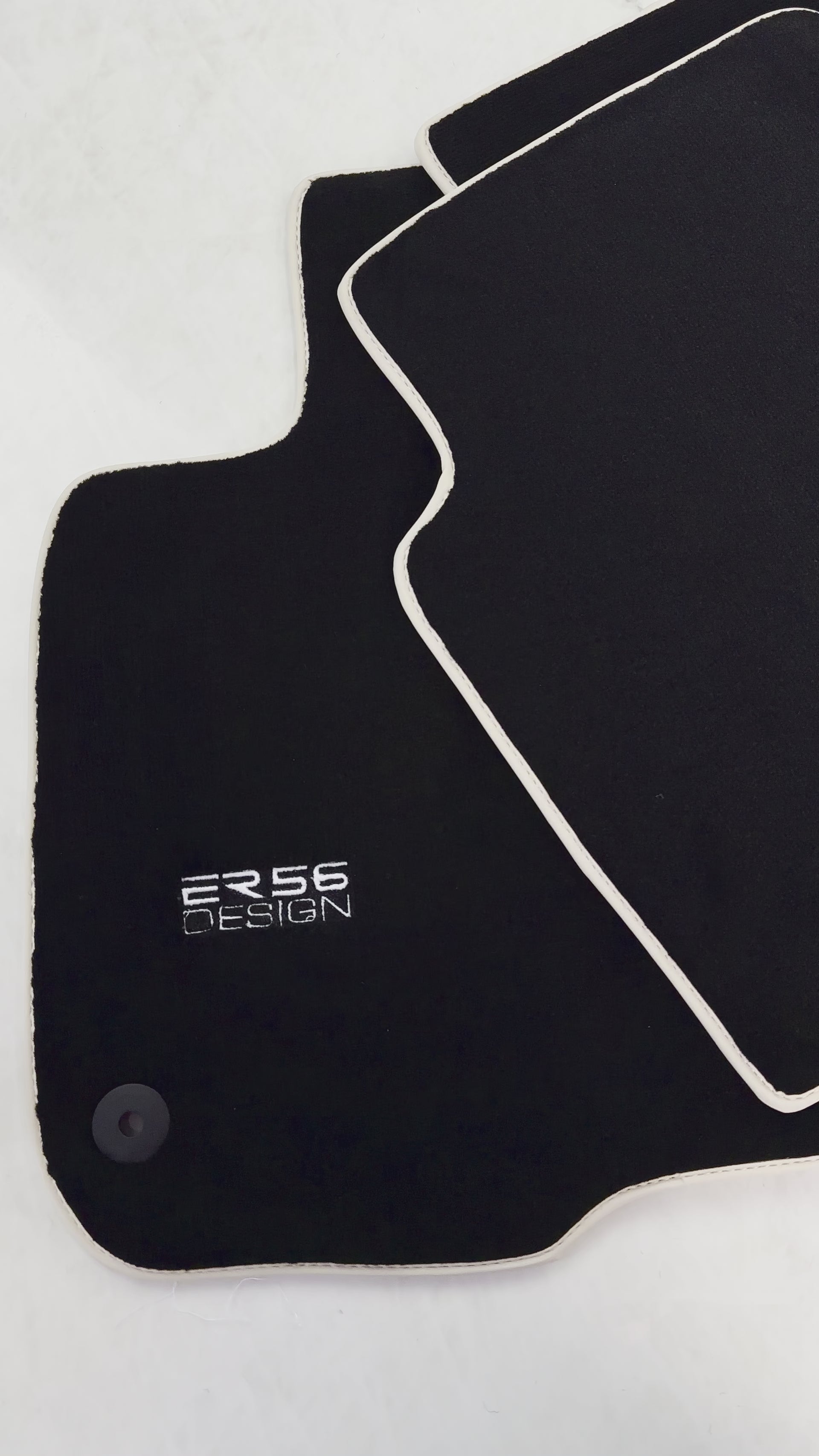 Czarne maty samochodowe do Honda CR-V (2017-2022) Projekt ER56 - ER56 Design