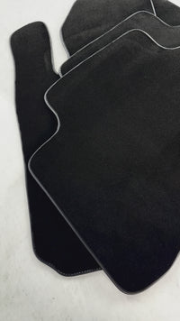 Czarne dywaniki samochodowe do Toyoty RAV4 (2006-2013)