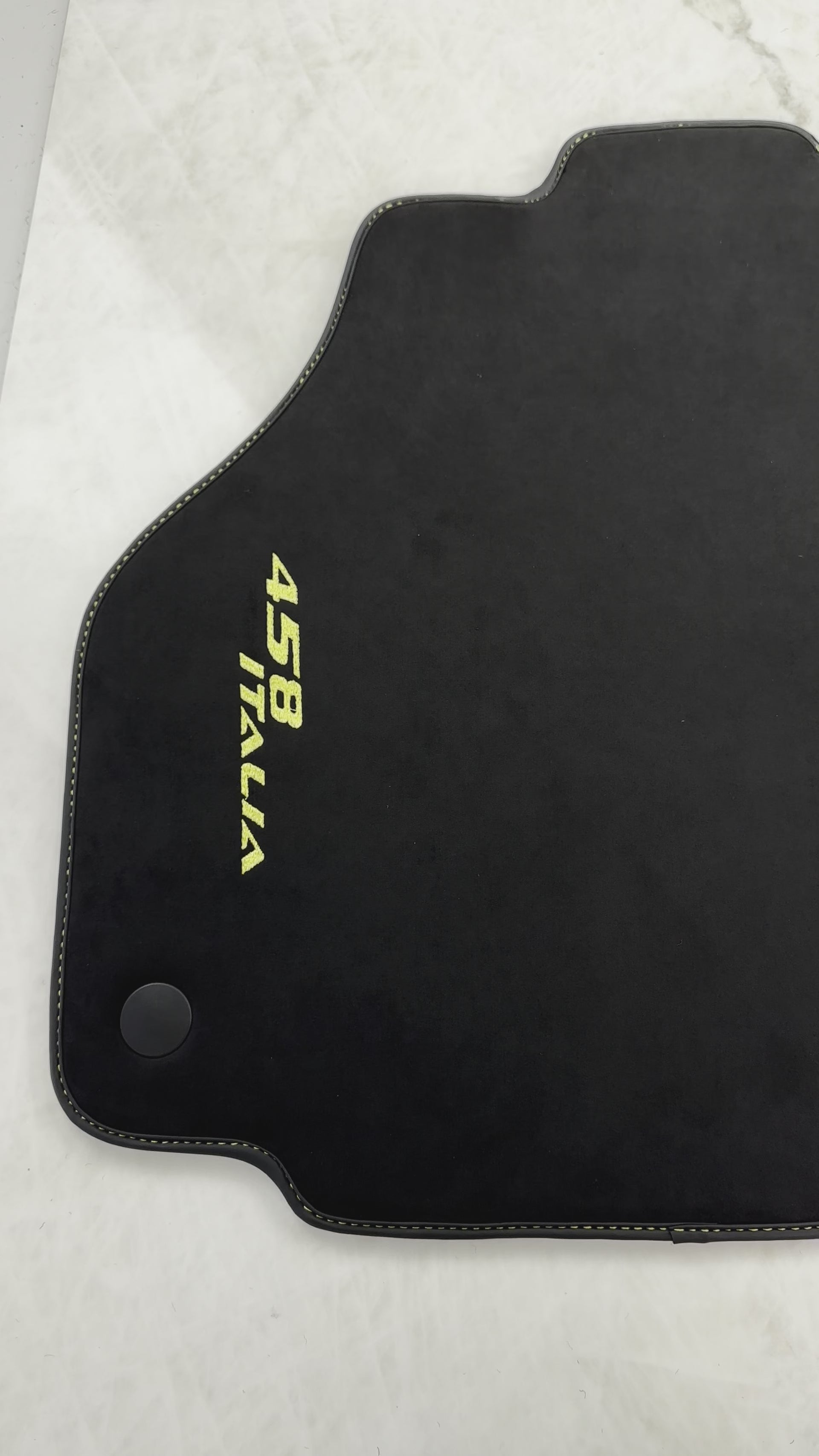 Czarne maty samochodowe Alcantara do Ferrari 458 Italia (2009-2015) żółte - AutoWin