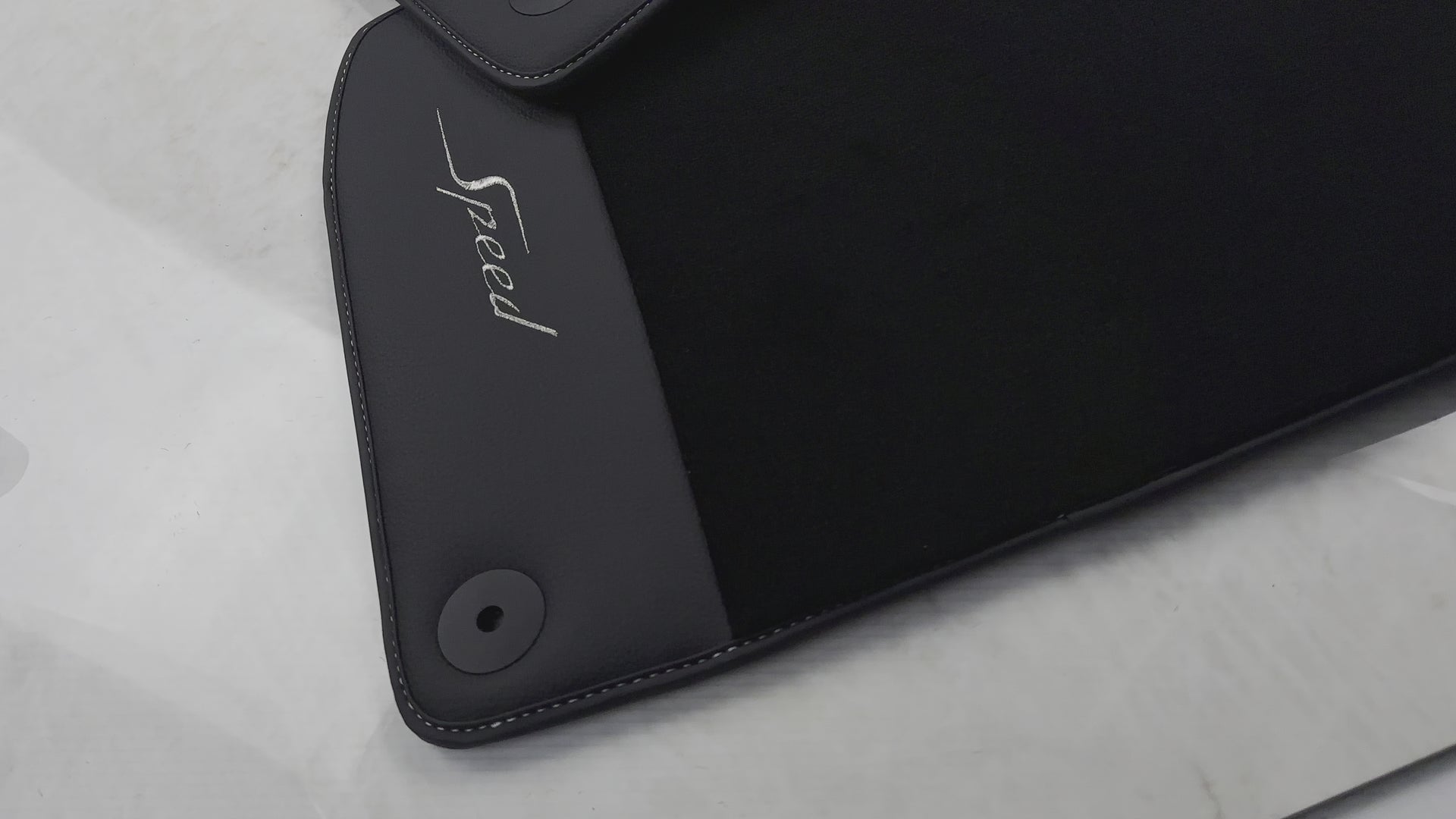 Czarne dywaniki samochodowe do Bentley Bentayga (2015-2023) ze skóry - AutoWin