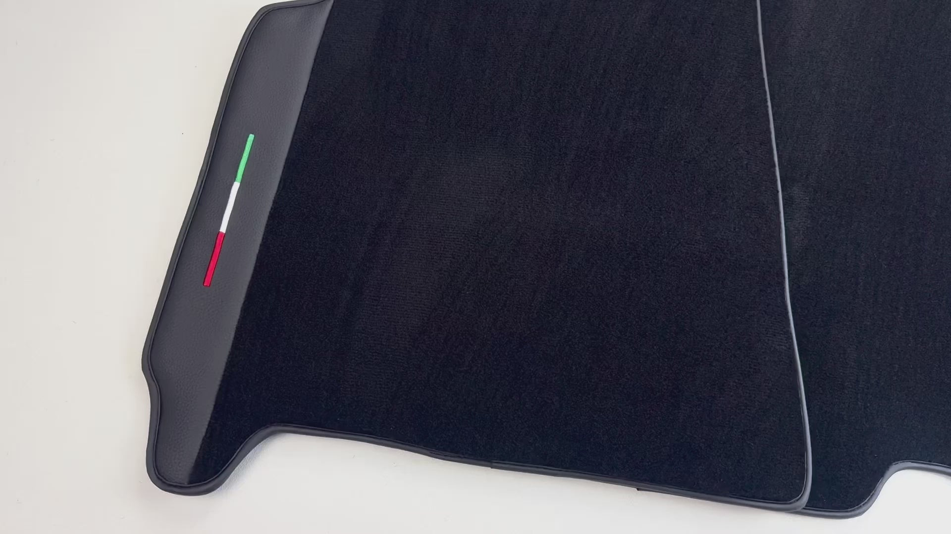 Czarne dywaniki samochodowe do Ferrari 550 Maranello (1996-2002) ze skóry | Wydanie włoskie - AutoWin.EU