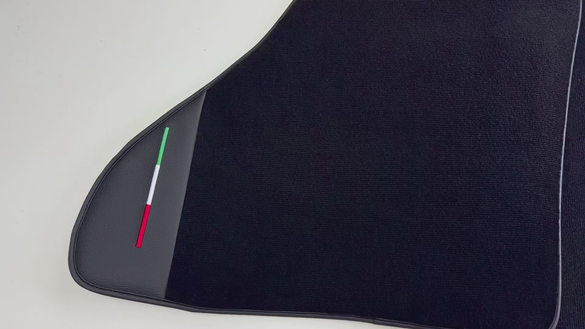 Czarne dywaniki samochodowe do Ferrari Mondial Cabriolet (1983-1993) ze skóry | Wydanie włoskie - AutoWin.EU