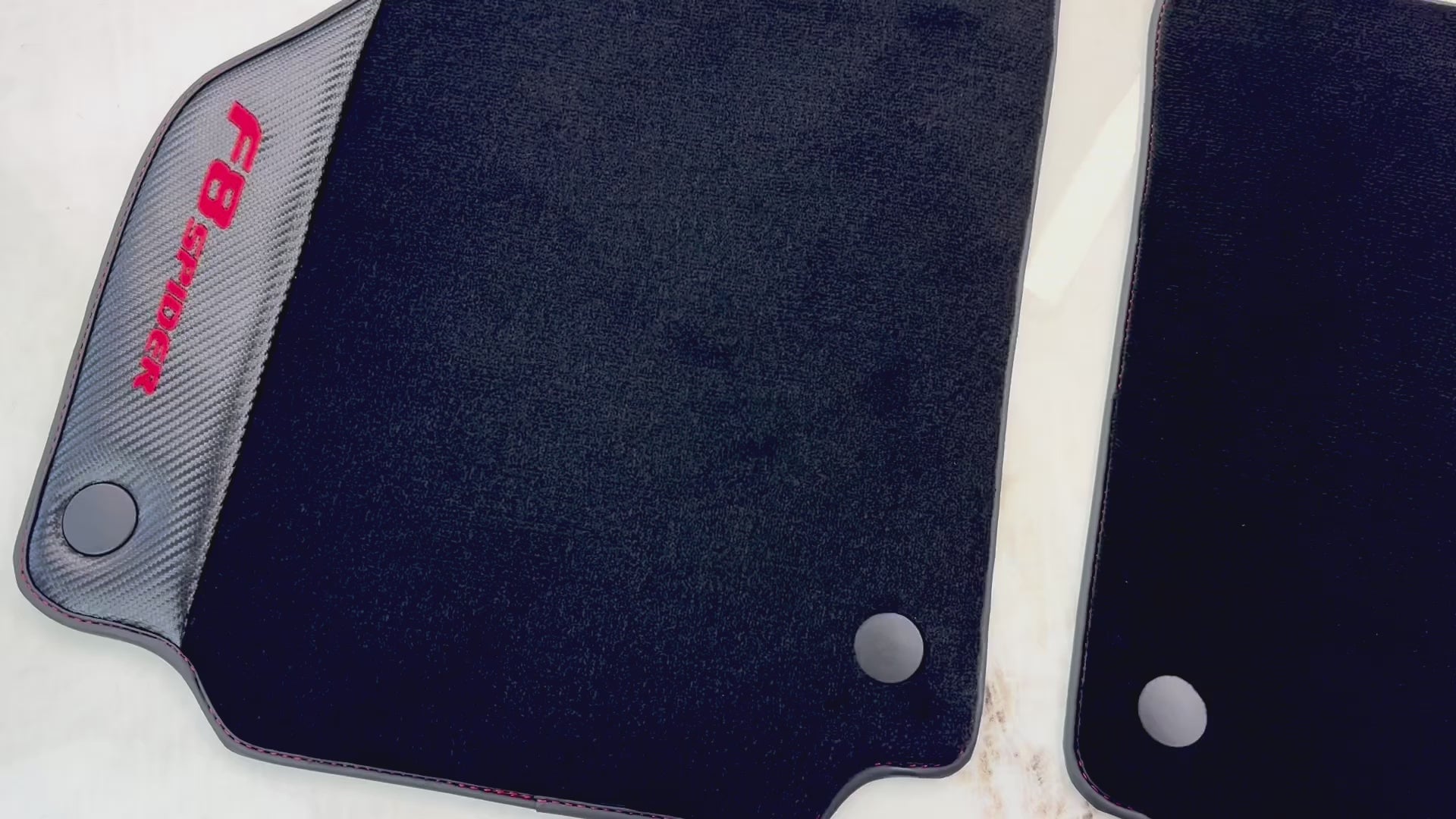 Dywaniki do samochodu dla Ferrari F8 Spider (2019-2022) z włókna węglowego - AutoWin