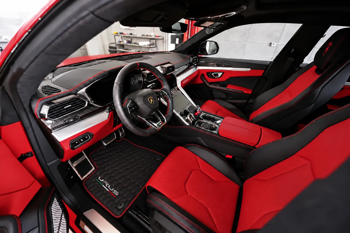 Czarne Dywaniki samochodowe do Lamborghini Urus S z białą skórą