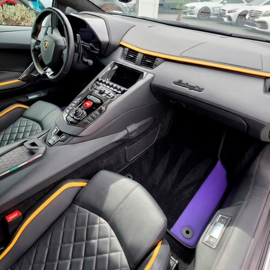 Personalizowane fioletowe dywaniki skórzane do Lamborghini Aventador | Czarny wykończenie