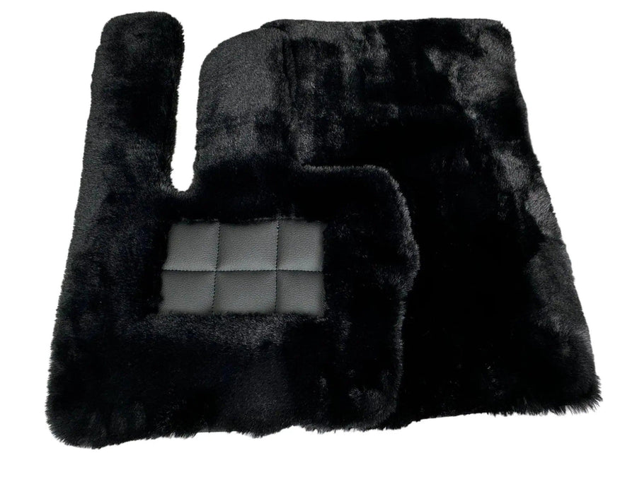 Black Sheepskin Floor Mats For Mercedes Benz E-Class W124 Sedan (1985-1995) | ER56 Design - AutoWin